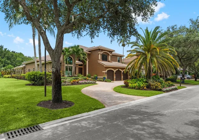 Photo 2 of Sale Pending at 2982 E Lake Vista Cir, Davie, FL 33328 | MLS# A12044346 | Listing updated on 2026-09-16