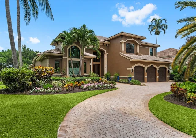 Photo 3 of Sale Pending at 2982 E Lake Vista Cir, Davie, FL 33328 | MLS# A12044346 | Listing updated on 2026-09-16