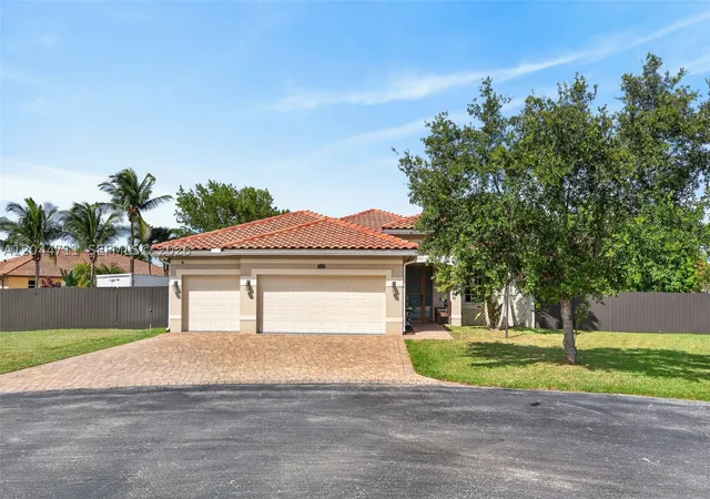 Photo 2 of Single family home for sale at 2135 Nw 14th Ter, Homestead, FL 33030 | MLS# A12044711 | Listing updated on 2026-09-13