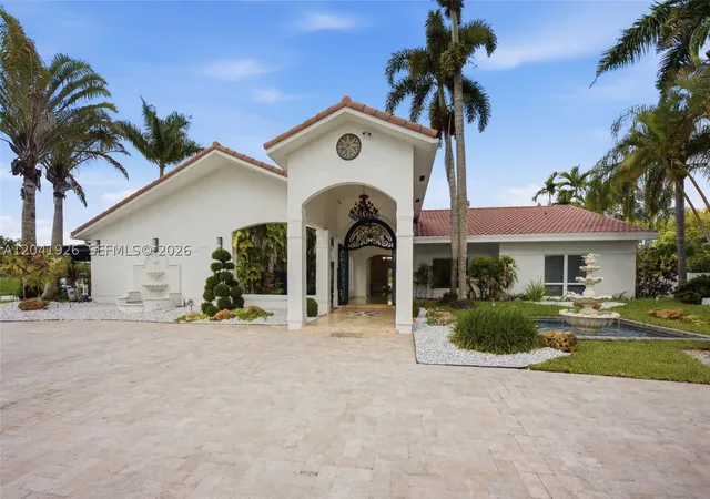 Photo 2 of Mansion for sale at 16170 Saddle Ln, Weston, FL 33326 | MLS# A12041926 | Listing updated on 2026-09-17