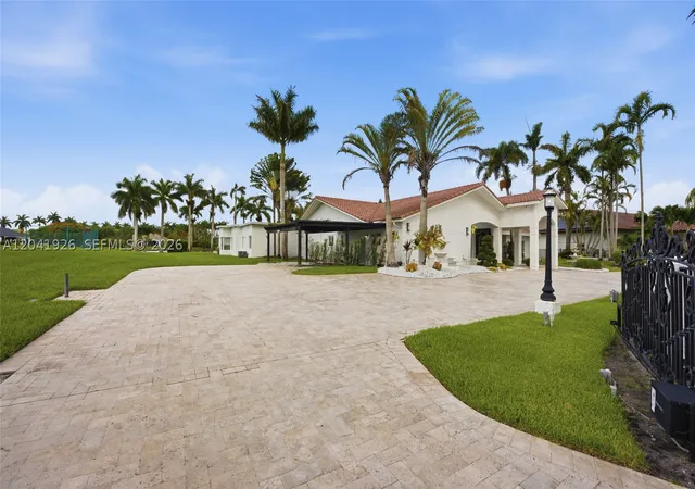 Photo 3 of Mansion for sale at 16170 Saddle Ln, Weston, FL 33326 | MLS# A12041926 | Listing updated on 2026-09-17