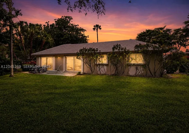 Photo 30 of Sale Pending at 908 Cypress Ter #V57, Pompano Beach, FL 33069 | MLS# A12045269 | Listing updated on 2026-10-04