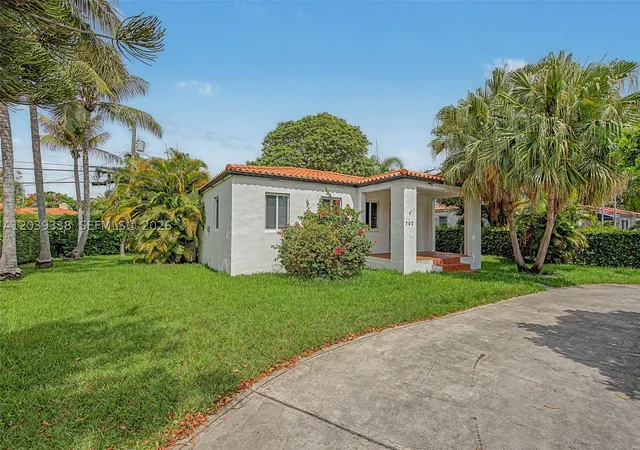 Photo 1 of Single family home for sale at 702 Boabadilla, Coral Gables, FL 33134 | MLS# A12039338 | Listing updated on 2026-09-14