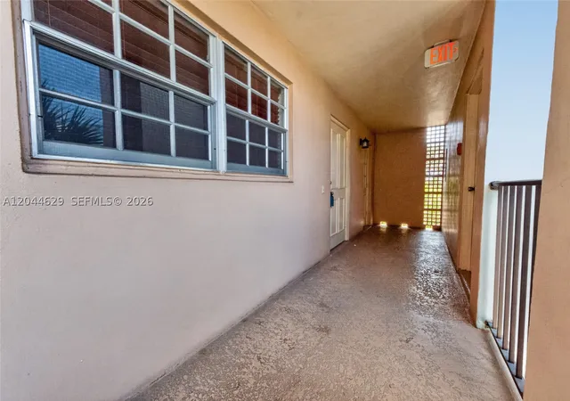 Listing Photo 4 - Condo for sale in building located at 9101 W Sample Rd, Coral Springs, FL 33065 - Unit #306