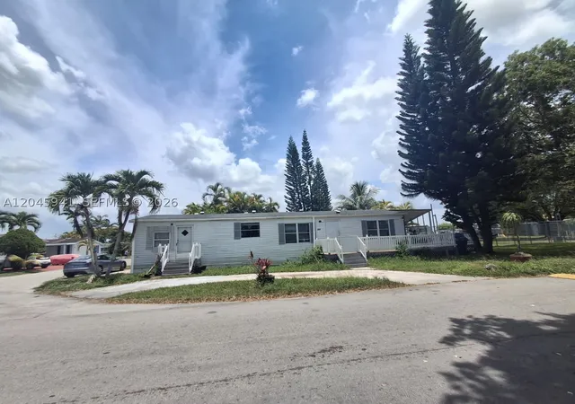 Photo 3 of Manufactured home for sale at 19800 Sw 180 Ave, Miami, FL 33187 | MLS# A12045941 | Listing updated on 2026-09-09