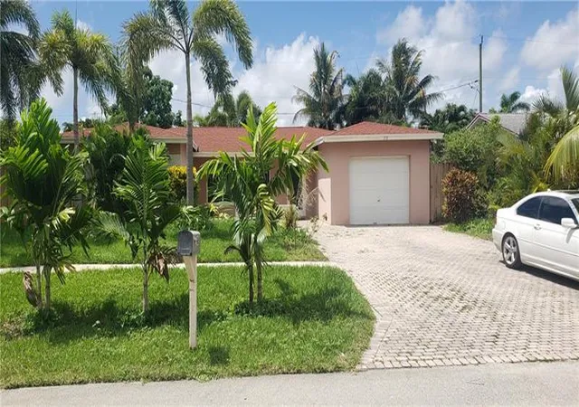 2nd image of 98 Seminole Ln, Boca Raton, FL 33487 | MLS# B26047449