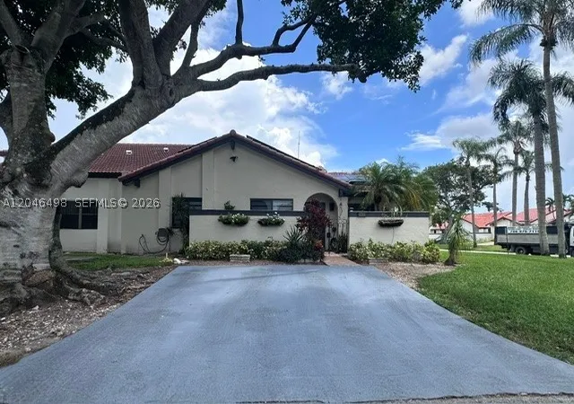 Townhouse for sale at 6633 Nw 178Th Ter, Hialeah, FL 33015 | MLS# A12046498