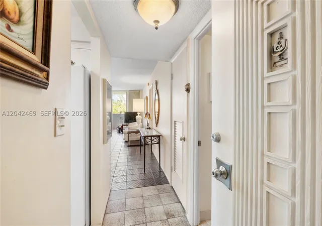 Photo 4 of Condo for sale at 5 Island Ave #6A, Miami Beach, FL 33139 | MLS# A12042469 | Listing updated on 2026-10-06