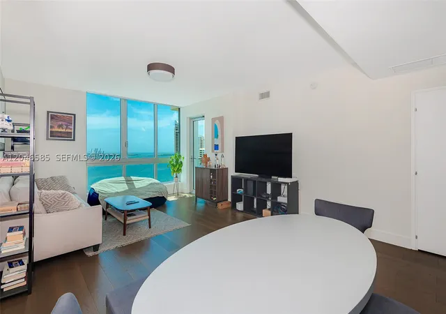 Photo 4 of Condo for sale at 300 S Biscayne Blvd #T-2612, Miami, FL 33131 | MLS# A12046585 | Listing updated on 2026-10-01