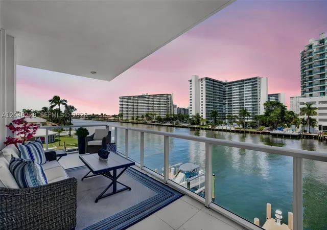 Listing Photo 4 - Condo for sale in building located at 2895 Ne 33Rd Ct, North Lauderdale, FL 33306 - Unit #3A