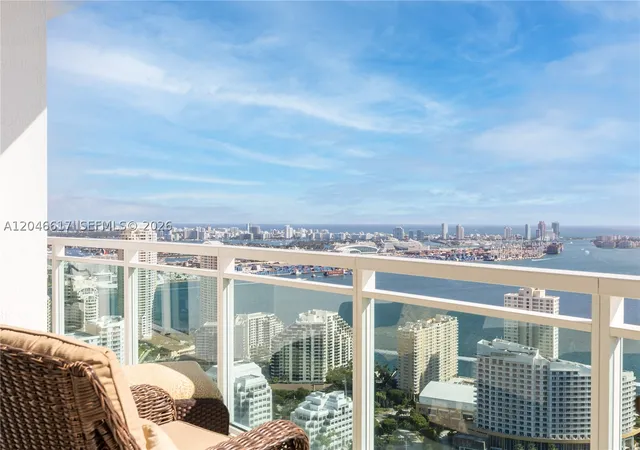Photo 3 of Sale Pending at 950 Brickell Bay Dr #5011, Miami, FL 33131 | MLS# A12046617 | Listing updated on 2026-09-08