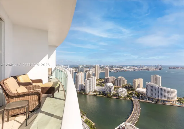 Photo 3 of Sale Pending at 950 Brickell Bay Dr #5011, Miami, FL 33131 | MLS# A12046617 | Listing updated on 2026-09-08