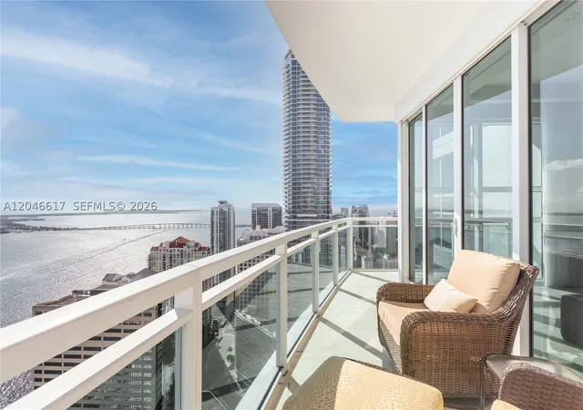 Photo 4 of Sale Pending at 950 Brickell Bay Dr #5011, Miami, FL 33131 | MLS# A12046617 | Listing updated on 2026-09-08