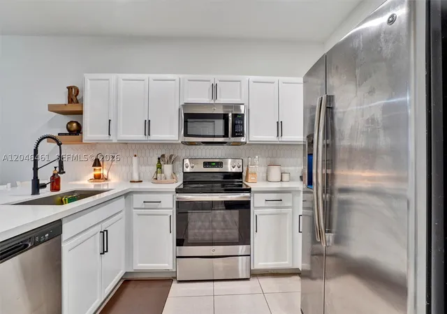 Photo 3 of Townhouse for sale at 25341 Sw 115th Ct, Homestead, FL 33032 | MLS# A12046461 | Listing updated on 2026-09-17
