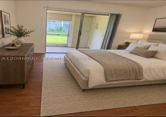 Listing Photo 5 - Condo for sale in building located at 100 Sw 132Nd Wy, Pembroke Pines, FL 33027 - Unit #101K