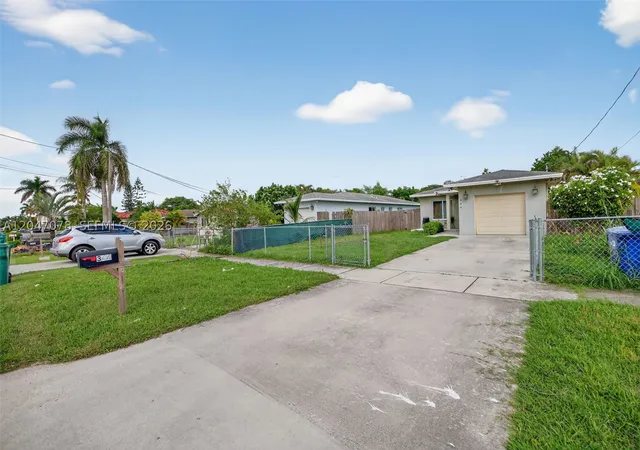 Photo 3 of Single family home for sale at 344 Sw 3rd St, Florida City, FL 33034 | MLS# A12047078 | Listing updated on 2026-09-10