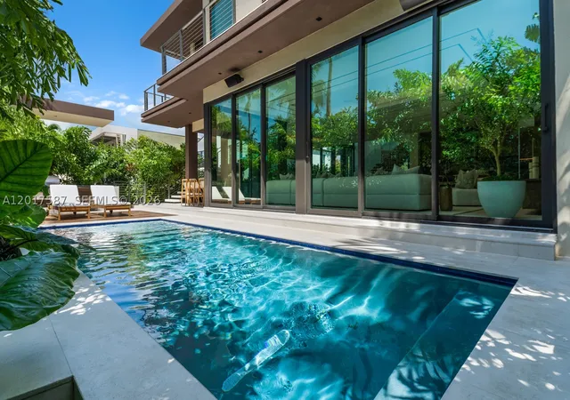Photo 3 of Single family home for sale at 3045 N Bay Rd, Miami Beach, FL 33140 | MLS# A12017587 | Listing updated on 2026-09-15