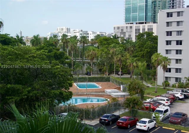 Listing Photo 5 - Condo for sale in Summit Tower I of Dadeland located at 9125 Sw 77Th Ave, Miami, FL 33156 - Unit #501