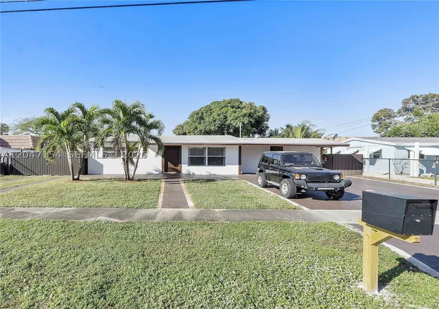 Photo 1 of Single family home for sale at 1541 Sw 52nd Ave, Plantation, FL 33317 | MLS# A12047154 | Listing updated on 2026-08-28