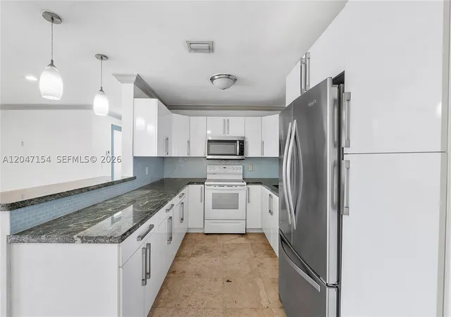 Photo 3 of Single family home for sale at 1541 Sw 52nd Ave, Plantation, FL 33317 | MLS# A12047154 | Listing updated on 2026-08-28