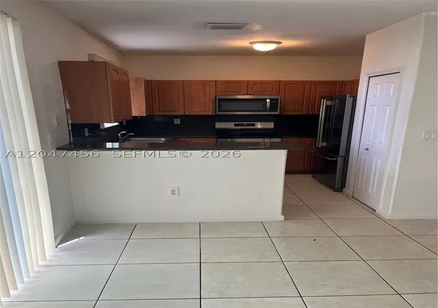 Listing Photo 4 - Condo for sale in building located at 2432 SE 14th Ave, Homestead, FL 33035 - Unit #277