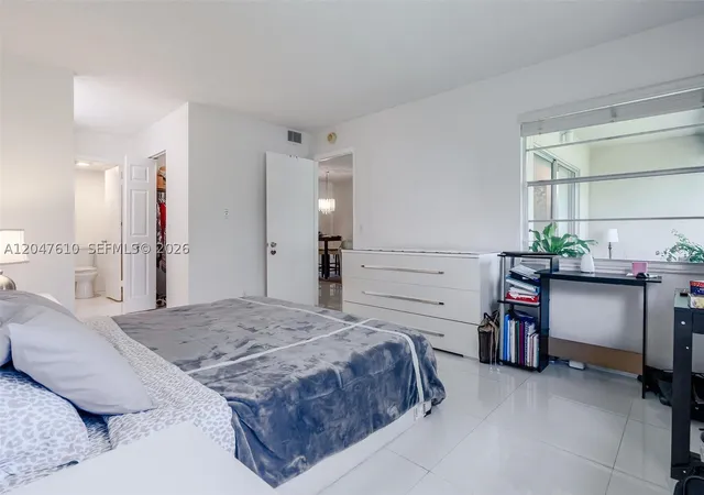 Listing Photo 5 - Condo for sale in building located at 1251 Sw 125Th Ave, Pembroke Pines, FL 33027 - Unit #402T