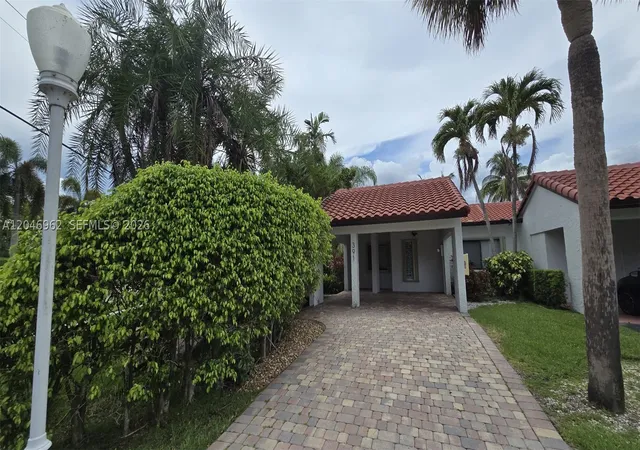 Photo 2 of Single family home for sale at 391 Ivy Ln #1, Weston, FL 33326 | MLS# A12046962 | Listing updated on 2026-08-29
