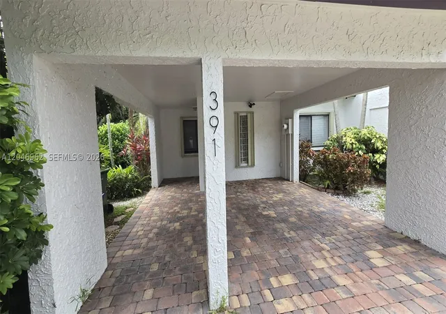 Photo 3 of Single family home for sale at 391 Ivy Ln #1, Weston, FL 33326 | MLS# A12046962 | Listing updated on 2026-08-29