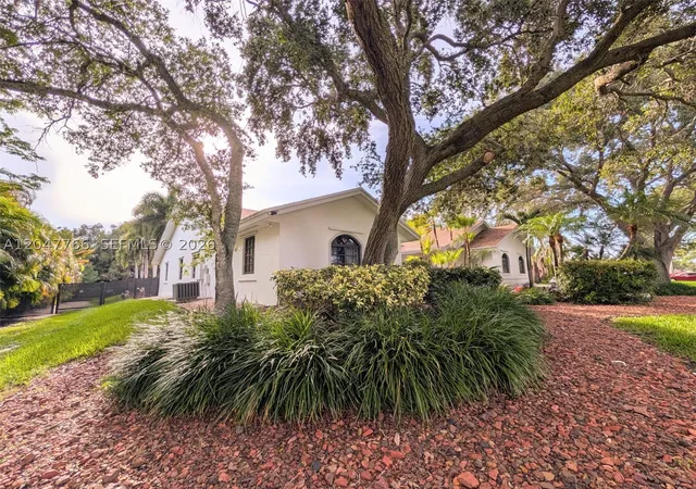 Photo 2 of Mansion for sale at 5131 Sw 201st Ter, Southwest Ranches, FL 33332 | MLS# A12047766 | Listing updated on 2026-09-07