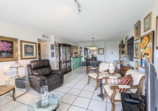 Listing Photo 5 - Condo for sale in building located at 9140 Fontainebleau Blvd, Miami, FL 33172 - Unit #504