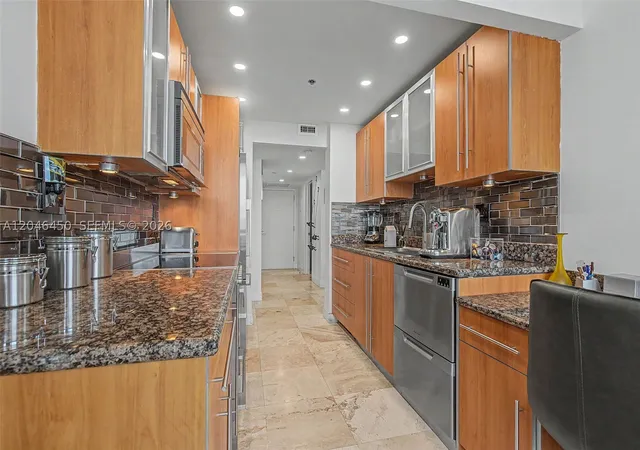 Photo 3 of Condo for sale at 2555 Collins Ave #1814, Miami Beach, FL 33140 | MLS# A12046450 | Listing updated on 2026-09-09