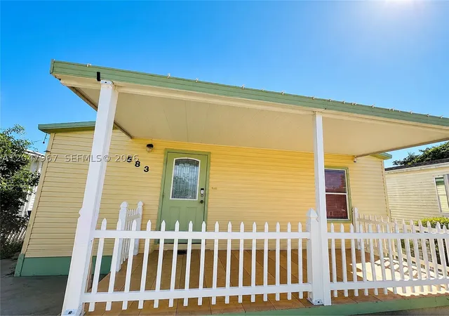 Manufactured home for sale at 19800 Sw 180Th Ave Lot 583, Miami, FL 33187 | MLS# A12047967
