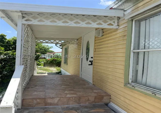 Photo 2 of Manufactured home for sale at 19800 Sw 180th Ave Lot 583, Miami, FL 33187 | MLS# A12047967 | Listing updated on 2026-08-31