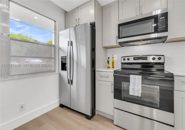 Listing Photo 5 - Condo for sale in building located at 2305 Lucaya Ln, Coconut Creek, FL 33066 - Unit #H1