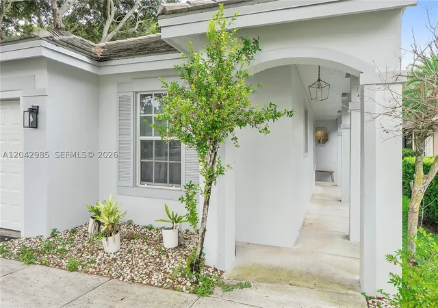 Photo 2 of Single family home for sale at 9161 N Lake Park Cir N, Davie, FL 33328 | MLS# A12042985 | Listing updated on 2026-10-06