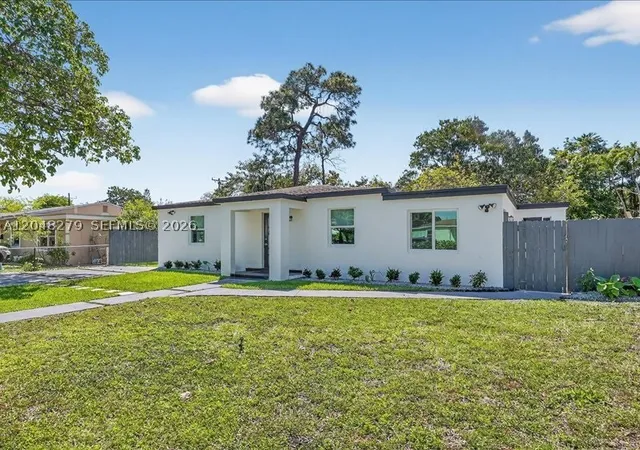 Photo 3 of Single family home for sale at 1010 Ne 138th St, North Miami, FL 33161 | MLS# A12048279 | Listing updated on 2026-08-29