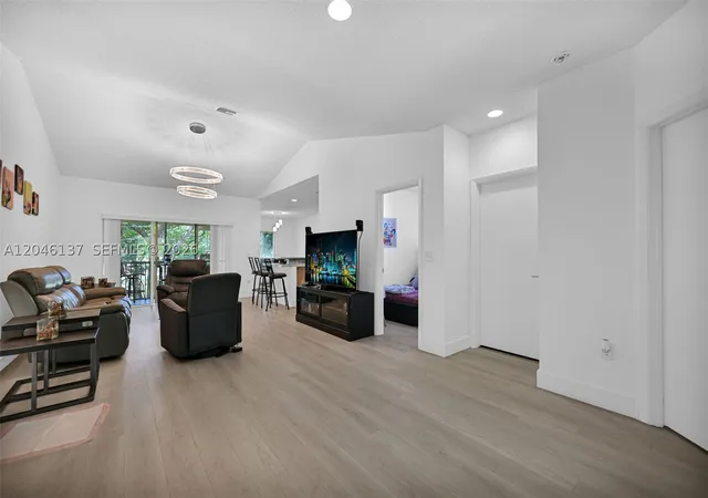Listing Photo 4 - Condo for sale in building located at 16379 Malibu Dr, Weston, FL 33326 - Unit #50