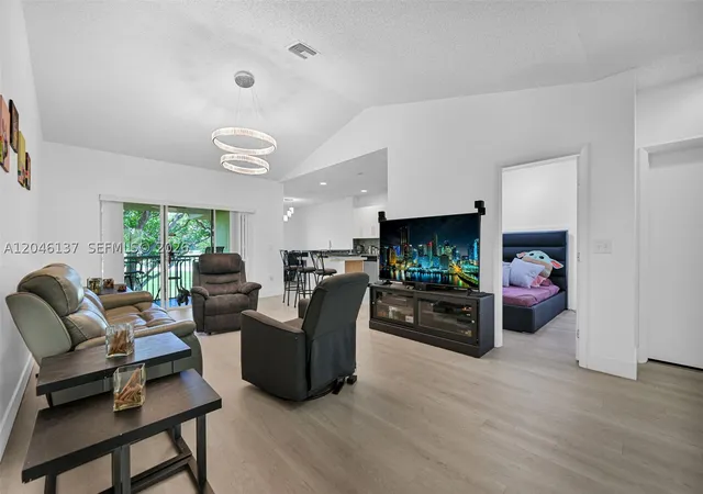 Listing Photo 5 - Condo for sale in building located at 16379 Malibu Dr, Weston, FL 33326 - Unit #50