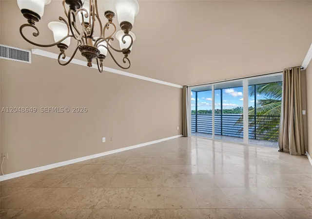 Listing Photo 5 - Condo for sale in Royal Bahamian West located at 1075 Ne Miami Gdns Dr, Miami, FL 33179 - Unit #306