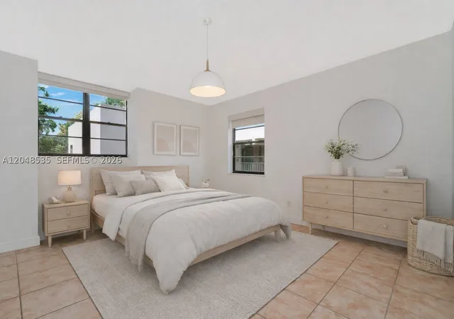 Listing Photo 2 - Condo for sale in building located at 10525 Sw 112Th Ave, Miami, FL 33176 - Unit #309