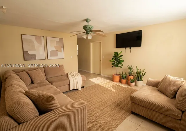 Listing Photo 4 - Condo for sale in building located at 1829 N A St, Lake Worth Beach, FL 33460 - Unit #50