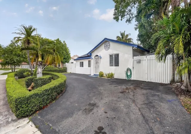 Photo 2 of Single family home for sale at 15022 Sw 67th Ln, Miami, FL 33193 | MLS# A12048908 | Listing updated on 2026-09-19