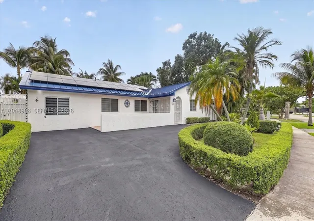 Photo 3 of Single family home for sale at 15022 Sw 67th Ln, Miami, FL 33193 | MLS# A12048908 | Listing updated on 2026-09-19