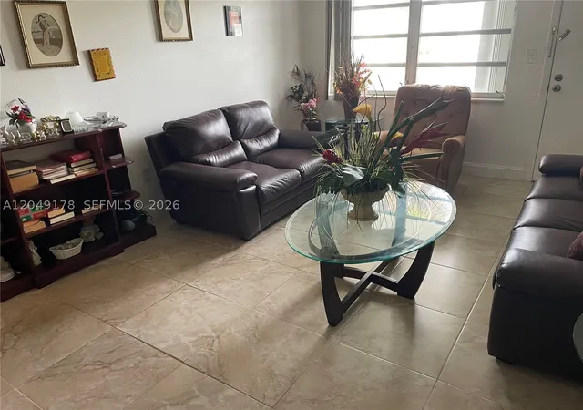 Listing Photo 5 - Condo for sale at Ro-Mont South Green, Unit W28 20120 Ne 2Nd Ave, Ro-Mont South Green, Miami, FL 33179 | Built Year: 1965-1975