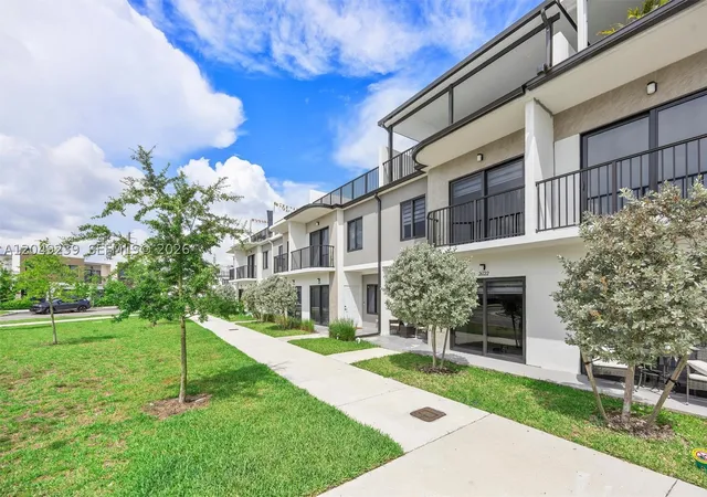 Photo 3 of Townhouse for sale at 26122 Sw 146th Ave, Homestead, FL 33032 | MLS# A12049239 | Listing updated on 2026-09-17