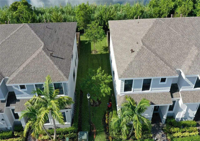 Photo 3 of Townhouse for sale at 438 Ne 12th St, Florida City, FL 33034 | MLS# A12048495 | Listing updated on 2026-08-31