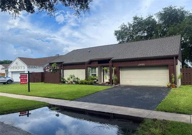 Photo 2 of Sale Pending at 2811 Devonwood Ave, Miramar, FL 33025 | MLS# A12049313 | Listing updated on 2026-09-04