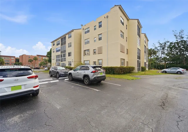 Photo 2 of Condo for sale at 2871 Somerset Dr #103, Lauderdale Lakes, FL 33311 | MLS# A12049389 | Listing updated on 2026-09-21