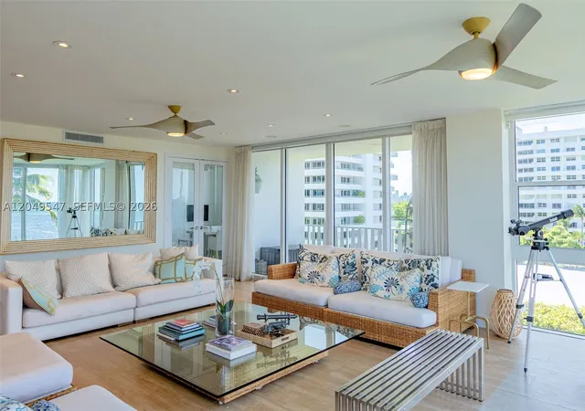 Listing Photo 4 - Condo for sale in building located at 200 Ocean Ln Dr, Key Biscayne, FL 33149 - Unit #501
