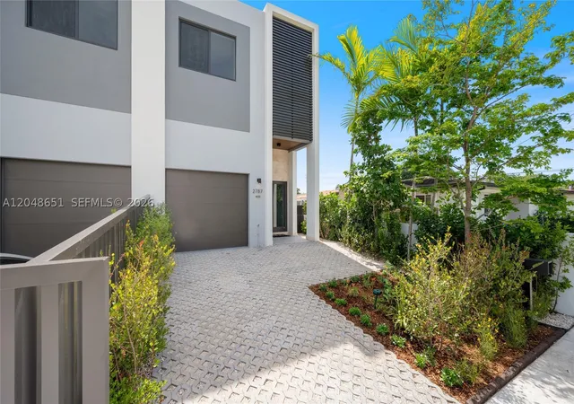 Photo 2 of Townhouse for sale at 2787 Sw 34th Ave, Miami, FL 33133 | MLS# A12048651 | Listing updated on 2026-10-03